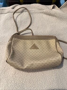 Liz Claiborne Beige/Tan Triangle-Pattern Crossbody Bag